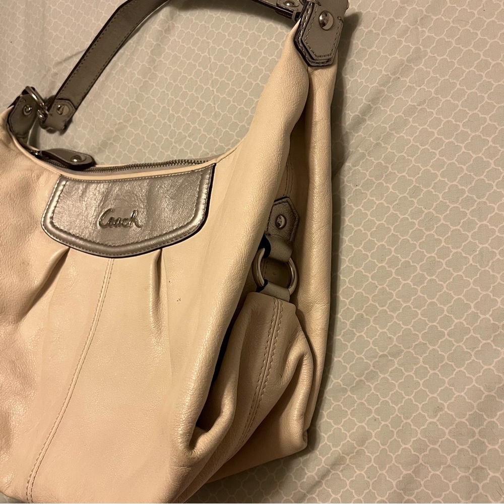 Coach Cream/White Leather Hobo Ashley Bag - Picture 5 of 10